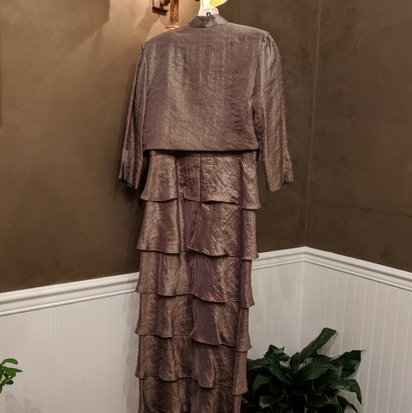 R&M Richards beautiful cocoa-colored dress - Picture 7 of 10